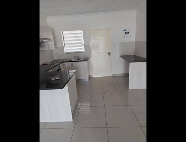 2 BEDROOM APARTMENT FOR SALE IN POMONA